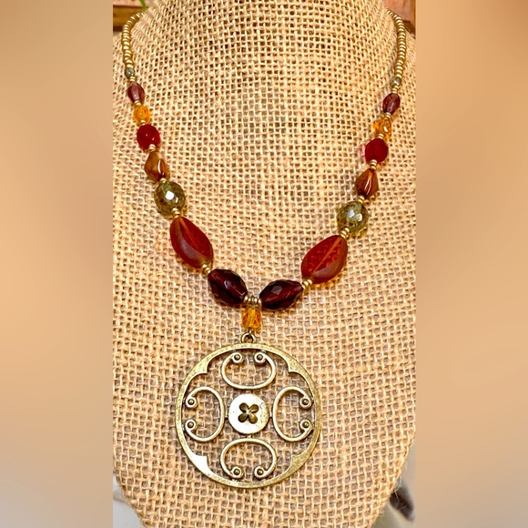 🎺Brass Tone Round Pendant with Faceted/Smooth Glass & Round Beaded Necklace - Picture 4 of 7